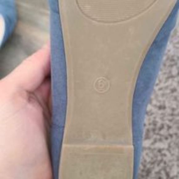 Blue flats. Size 6. Never used - Picture 2 of 2